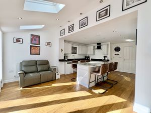 Kitchen/Diner/Family Room- click for photo gallery